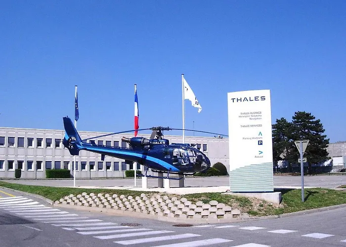 Hyper Centre De - N27 *